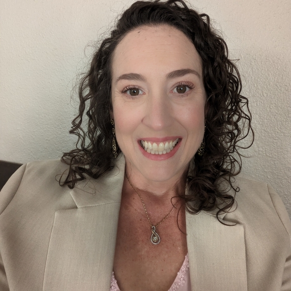 Meet your Posher, Rebecca - Picture 3 of 3